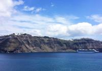 croiseur Santorin Grèce ciel bleu côte île